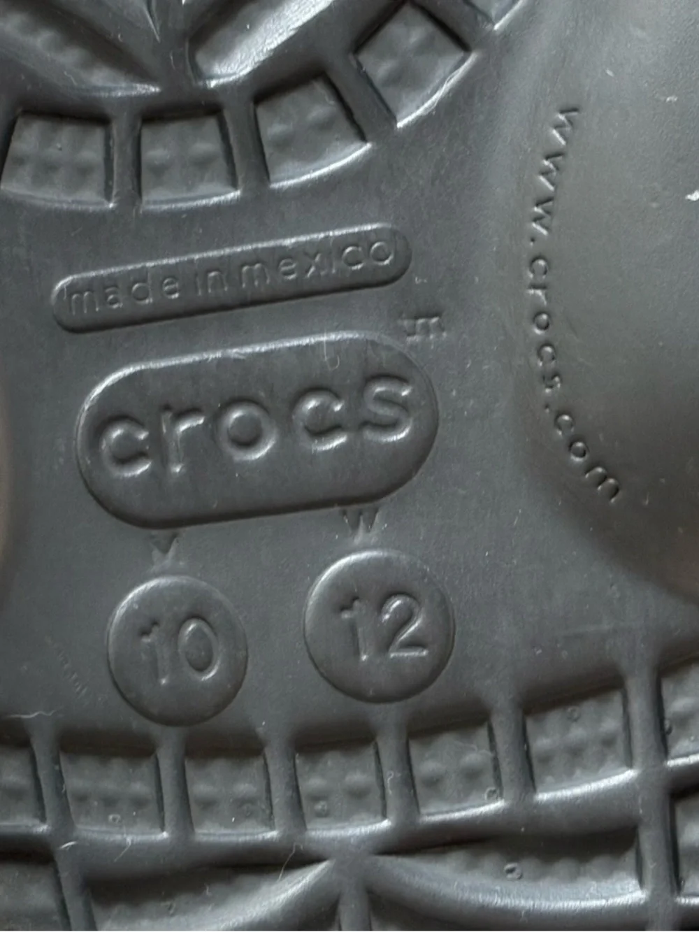 CROCS Classic Clog in Black excellent condition - Picture 9 of 9